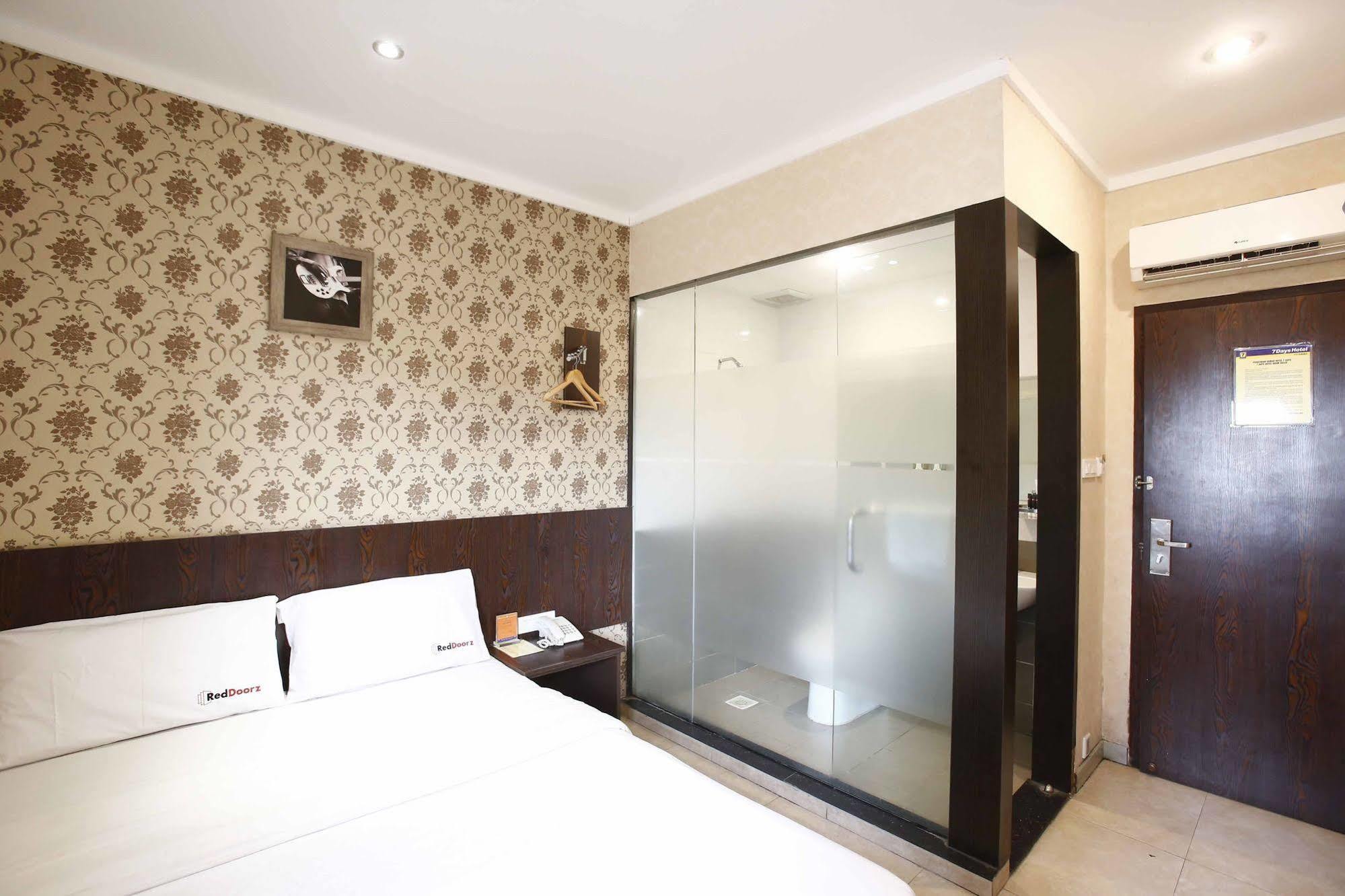 Reddoorz @ Gajah Mada Hotel Jakarta Kültér fotó
